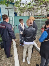  Районная межведомственная группа посетила восемь семей в станице Полтавской
