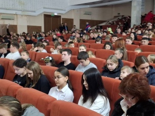 Продолжение праздника: Спектакль " Дюймовочка" для детей в Доме культуры Октябрьского поселения