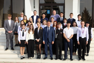 Встретился с лидерами школьного ученического самоуправления