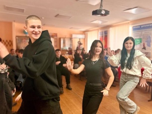 Живут студенты весело...