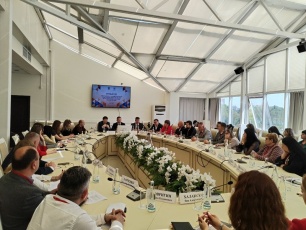 Круглый стол