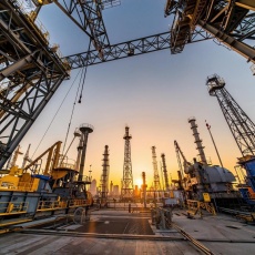 Уважаемые работники и ветераны нефтяной и газовой промышленности!