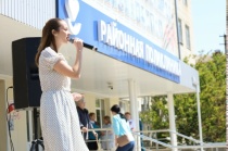 Песни военных лет у районной поликлиники