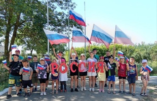 Флаг у нас прекрасный - бело-сине-красный! 