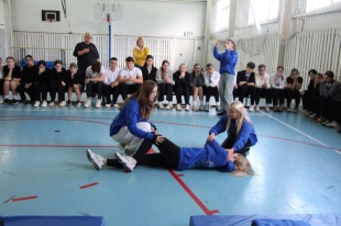 Школьники учатся спасать жизни