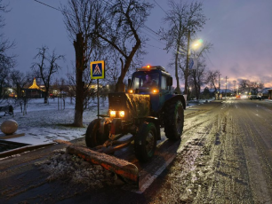 Чистка дорог и подготовка к первому снегу