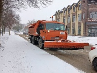 Уборка дорог от снега продолжается