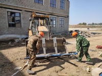 Студенты строить помогают 