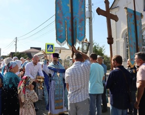 Сегодня духовенство и православные христиане станицы Полтавской отмечают Престольный праздник Храма Рождества Пресвятой Богородицы